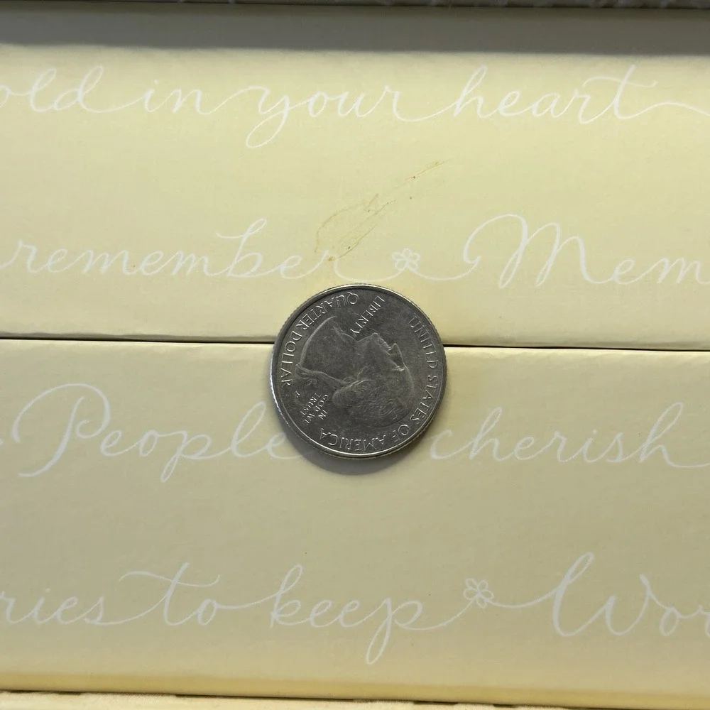 Hallmark Signature Keepsake Card Keeper‎ Velvet Textured Box Hook Clasp Yellow
